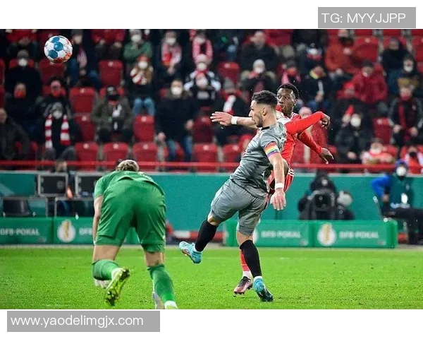 奥格斯堡胜汉堡，稳坐领头羊位置