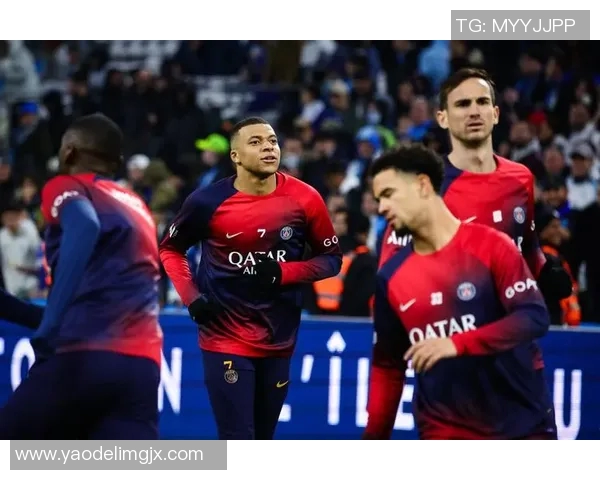 巴黎圣日耳曼备战法甲对阵里尔队,士气高昂期待取得胜利 巴黎圣日耳曼备战法甲对阵里尔队,士气高昂期待取得胜利